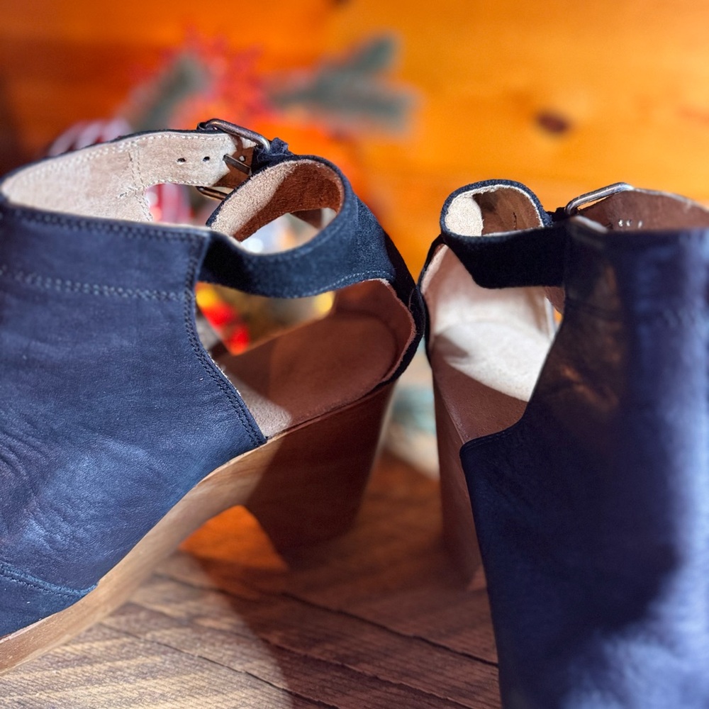 Free People Black Leather Wedges - Picture 7 of 7